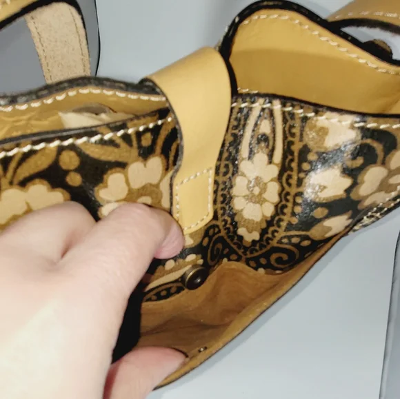NWT-🤎-Patricia Nash Leather- Italian Folklore Stamped Messenger Cross Body Bag - Picture 8 of 13